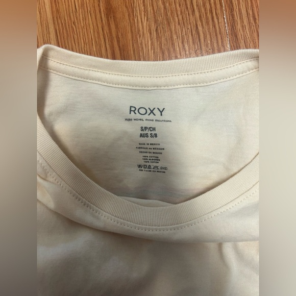 Roxy Hawaiian style t-shirt size small new without tags - Picture 3 of 3